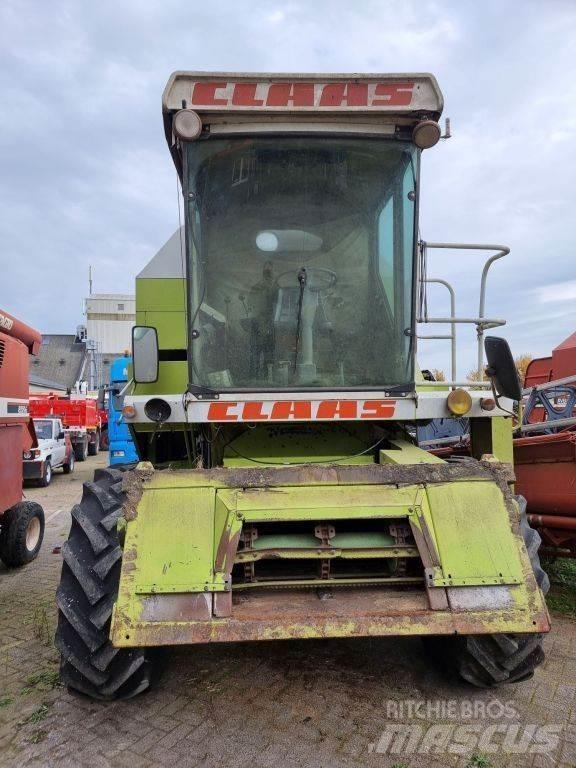 CLAAS 68s Moissonneuse batteuse