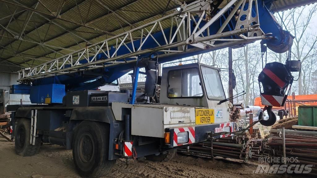Liebherr LTM 1025 Grues tout terrain