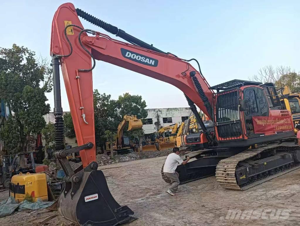 Doosan DX 225 LC Pelle sur chenilles