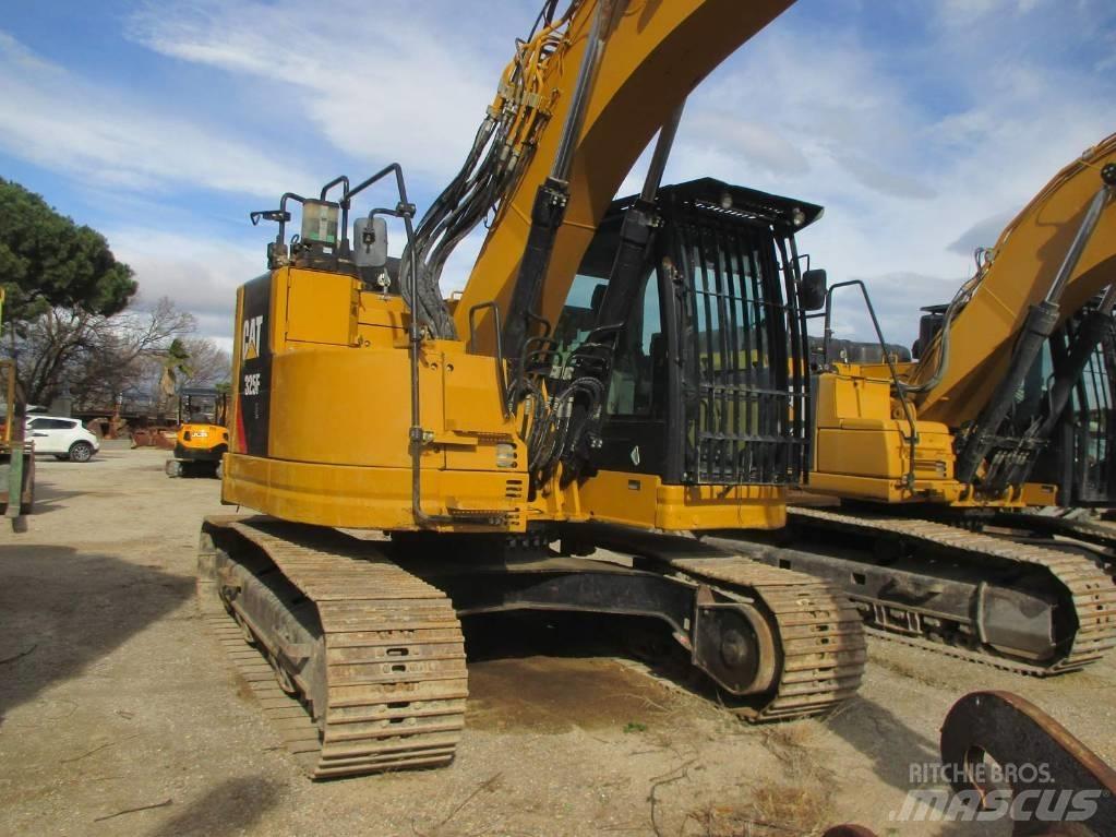 CAT 325 F LCR Pelle sur chenilles