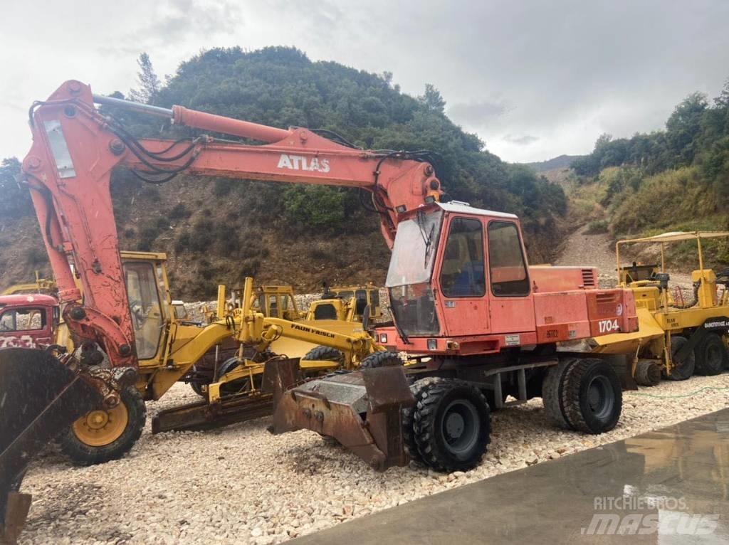Atlas 1704 Pelle sur pneus