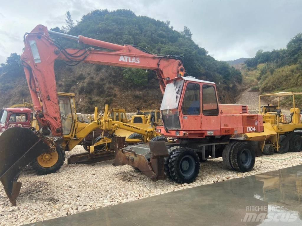 Atlas 1704 Pelle sur pneus
