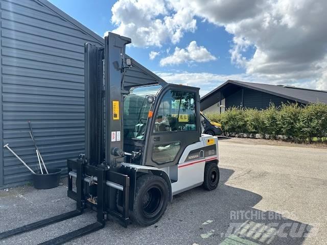 Nissan F50Y Chariots diesel
