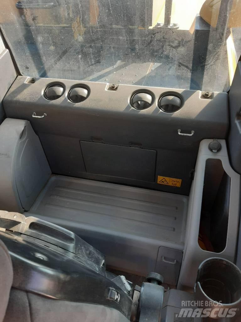 Komatsu PW180-11 Pelle sur pneus