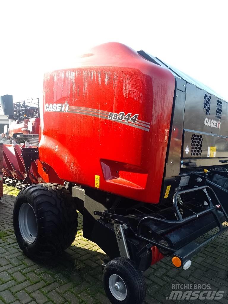 Case IH RB 344 Presse à balle ronde