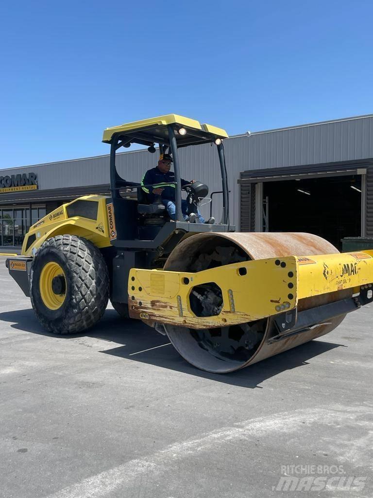 Bomag BW 211 DH-5 Rouleaux monocylindre