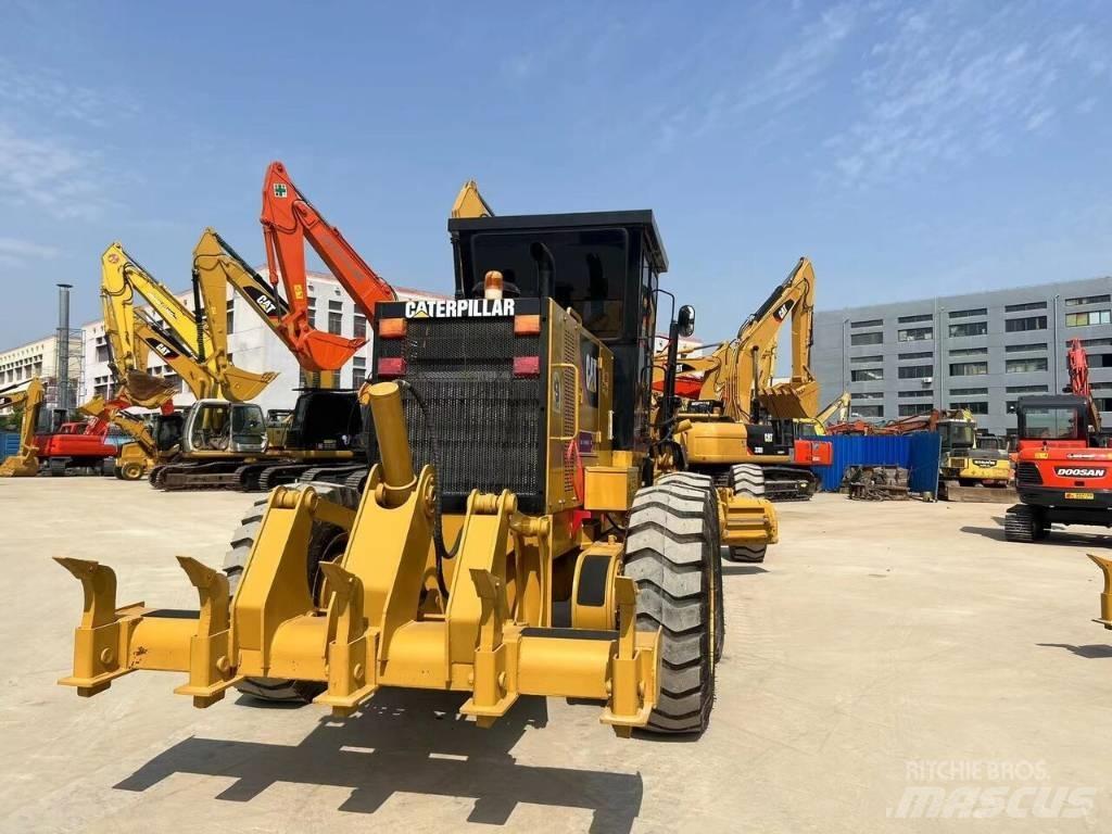 CAT 140 K Niveleuse