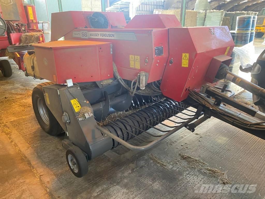 Massey Ferguson 1842 Presse cubique