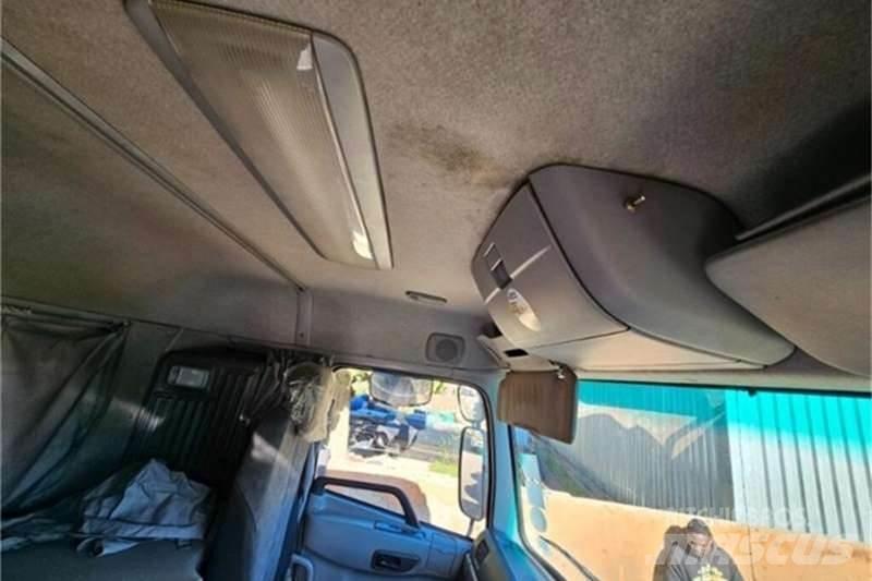 UD TRUCKS QUON Autre camion
