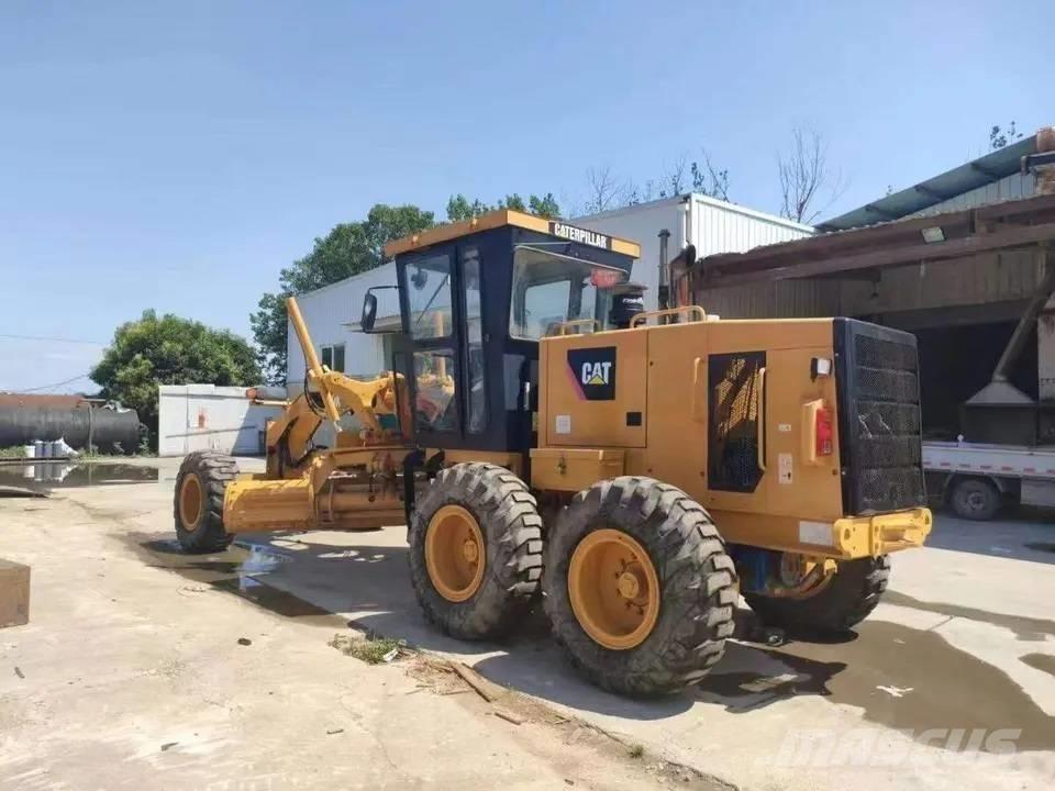 CAT 140K Niveleuse