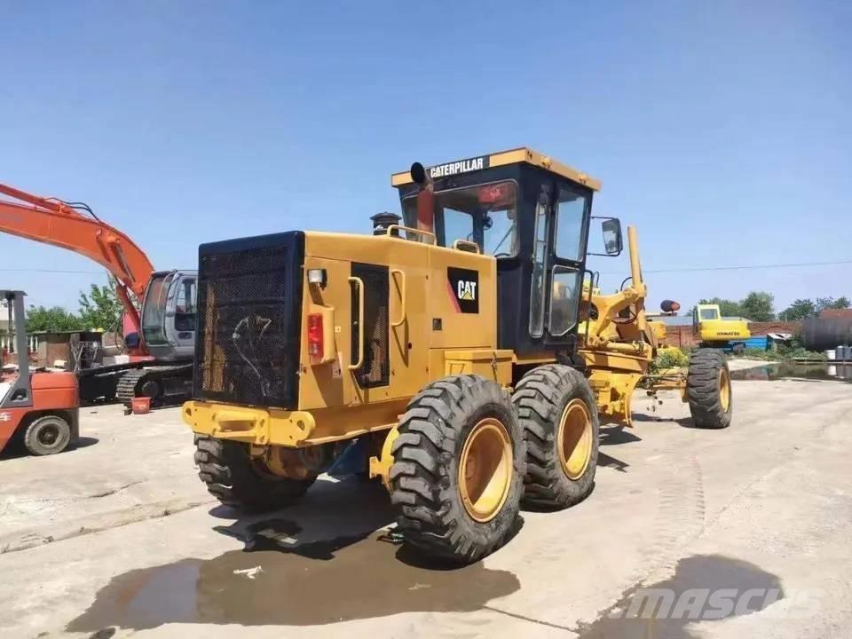 CAT 140K Niveleuse