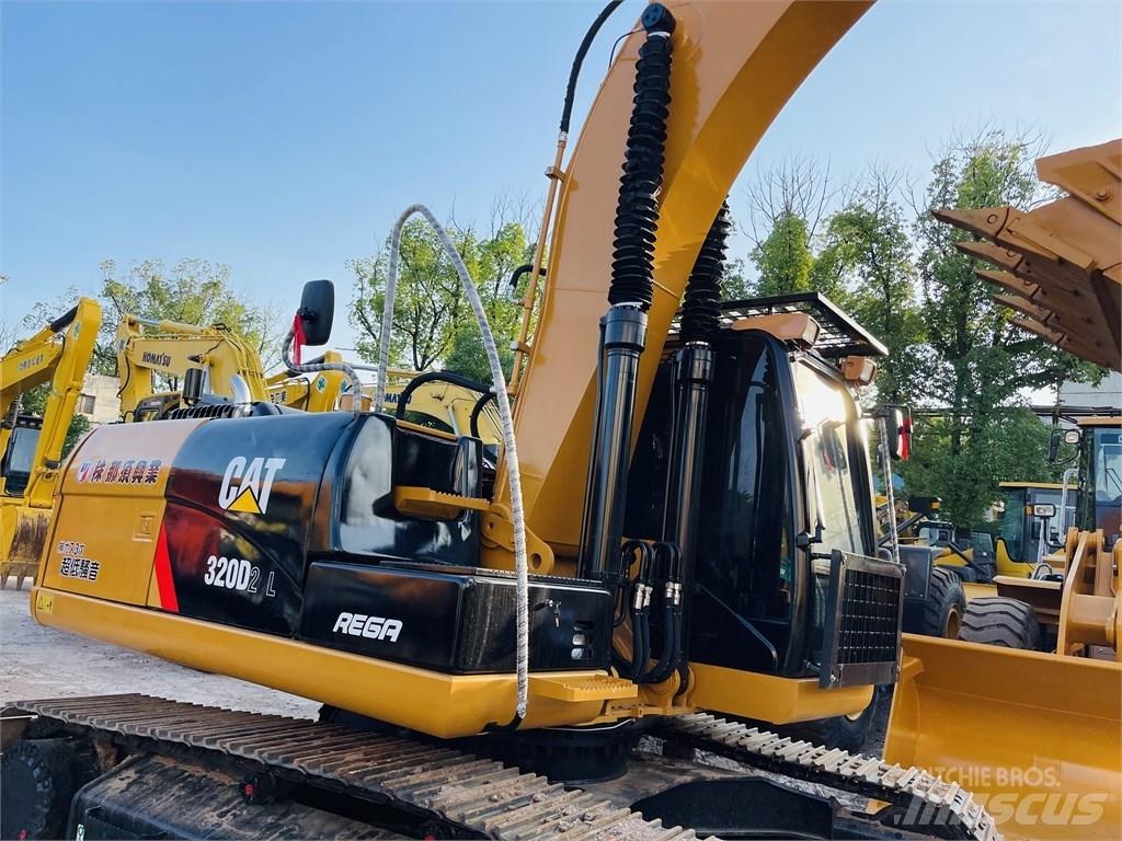 CAT 320d2l Pelle sur chenilles