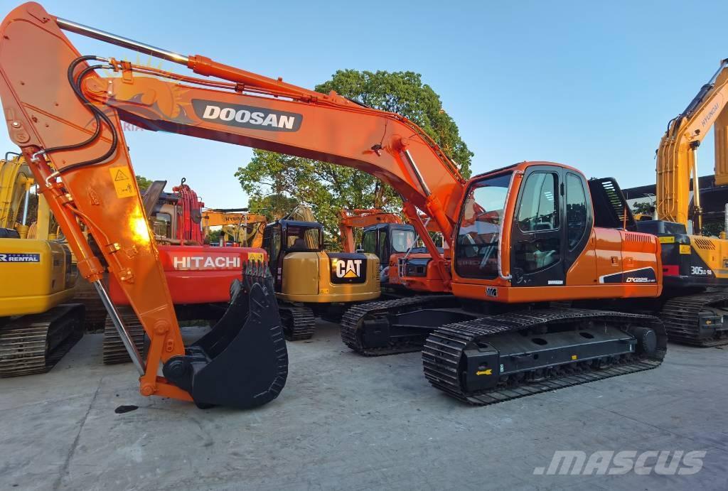Doosan DX 225 LC Pelle sur chenilles