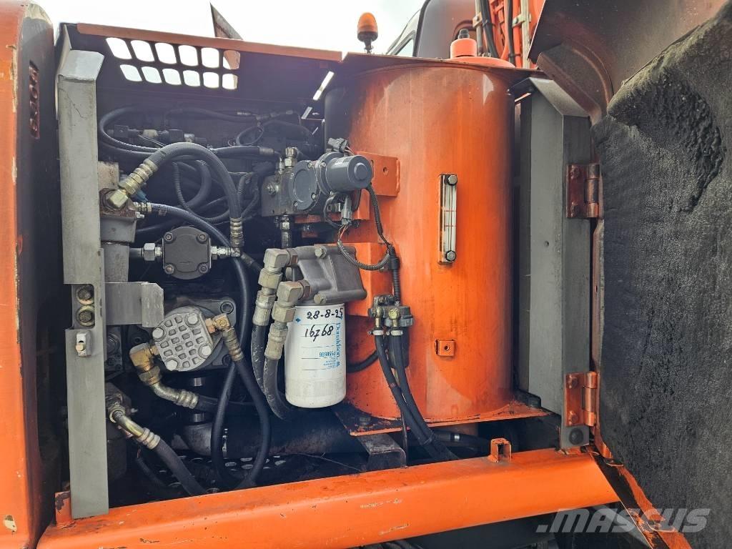 Hitachi ZX130W Pelle sur pneus