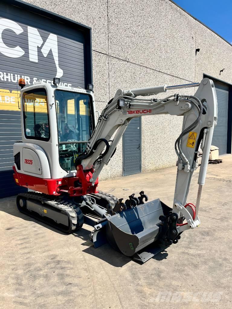 Takeuchi TB 225 Mini pelle < 7t