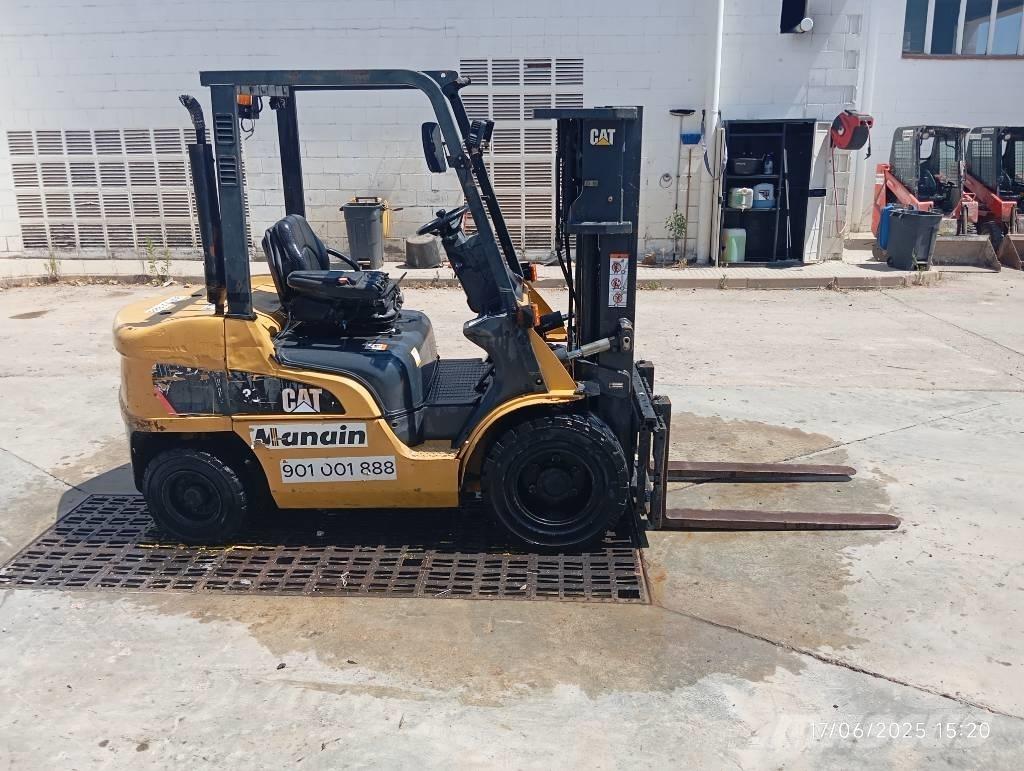 CAT DP 30 NT Chariots diesel