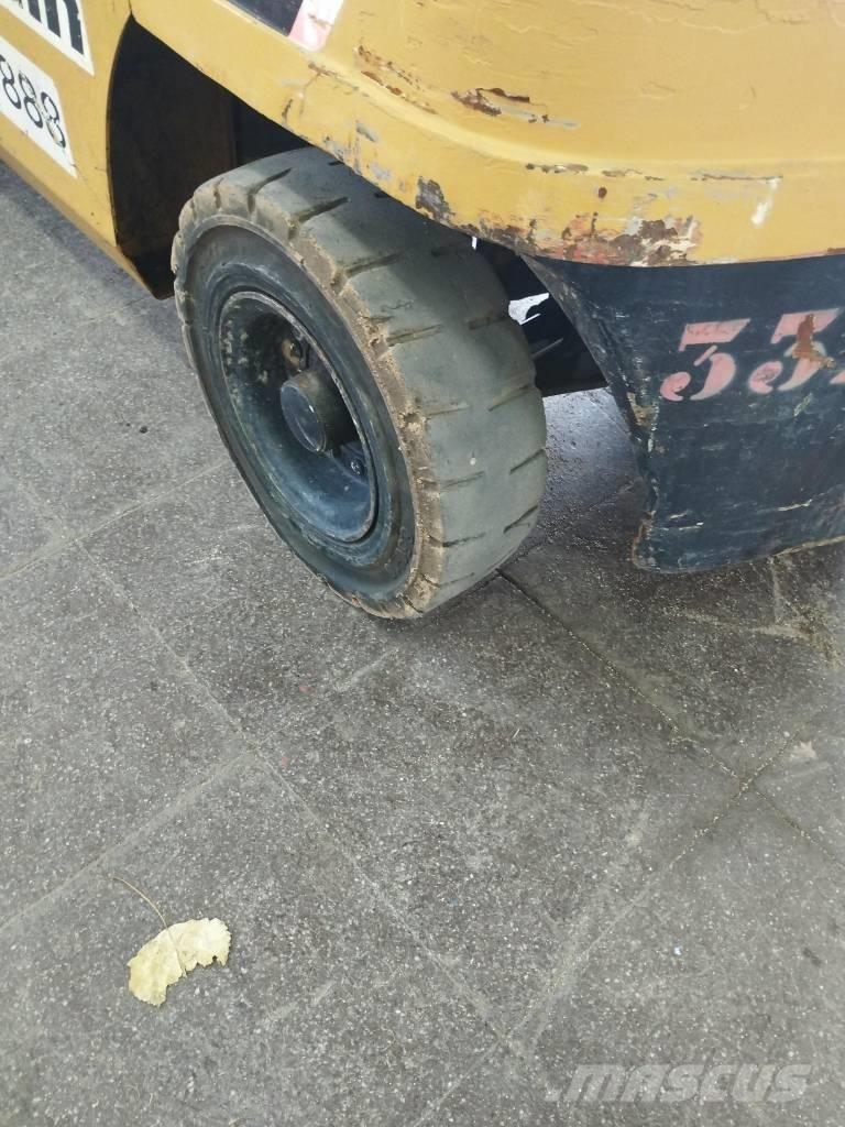 CAT DP 30 NT Chariots diesel