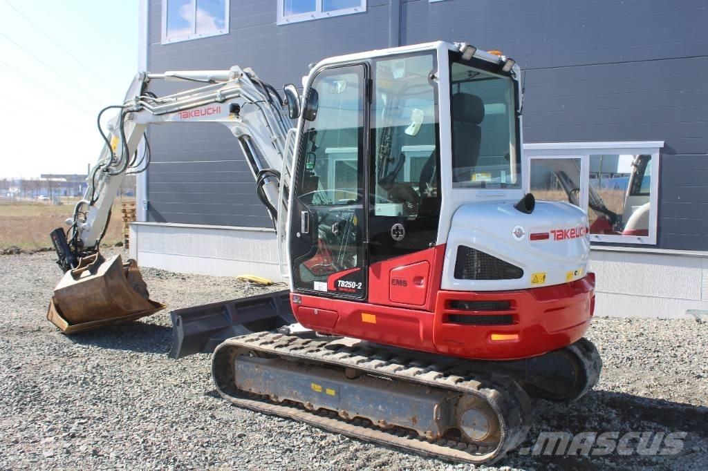 Takeuchi TB 250 Mini pelle < 7t