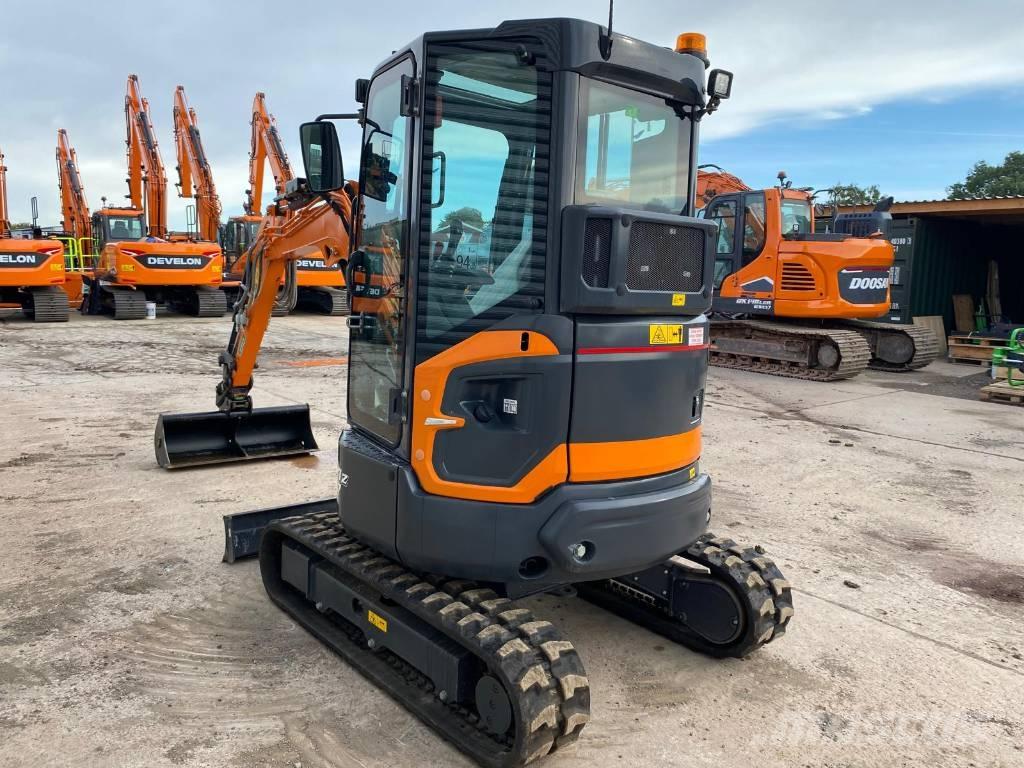 Develon DX 27 Z-7 Mini pelle < 7t