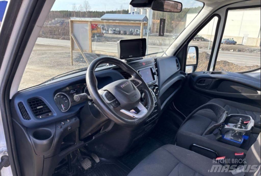 Iveco Iveco Daily Camion plateau ridelle avec grue