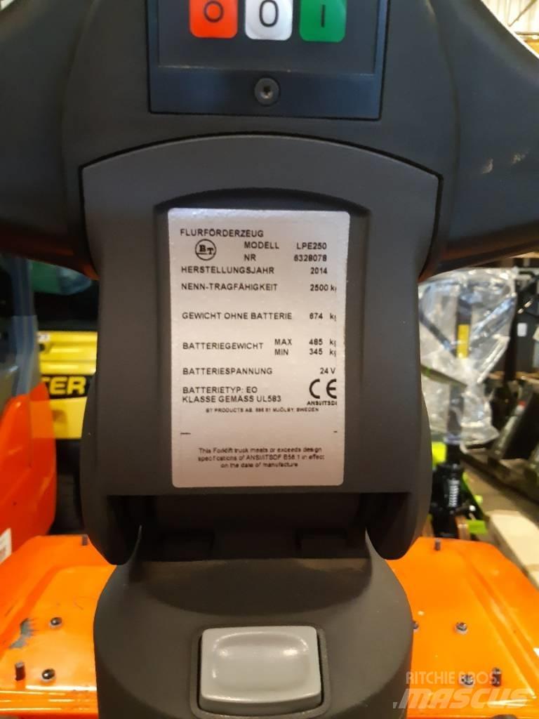 Toyota LPE250 Transpalette accompagnant porté debout