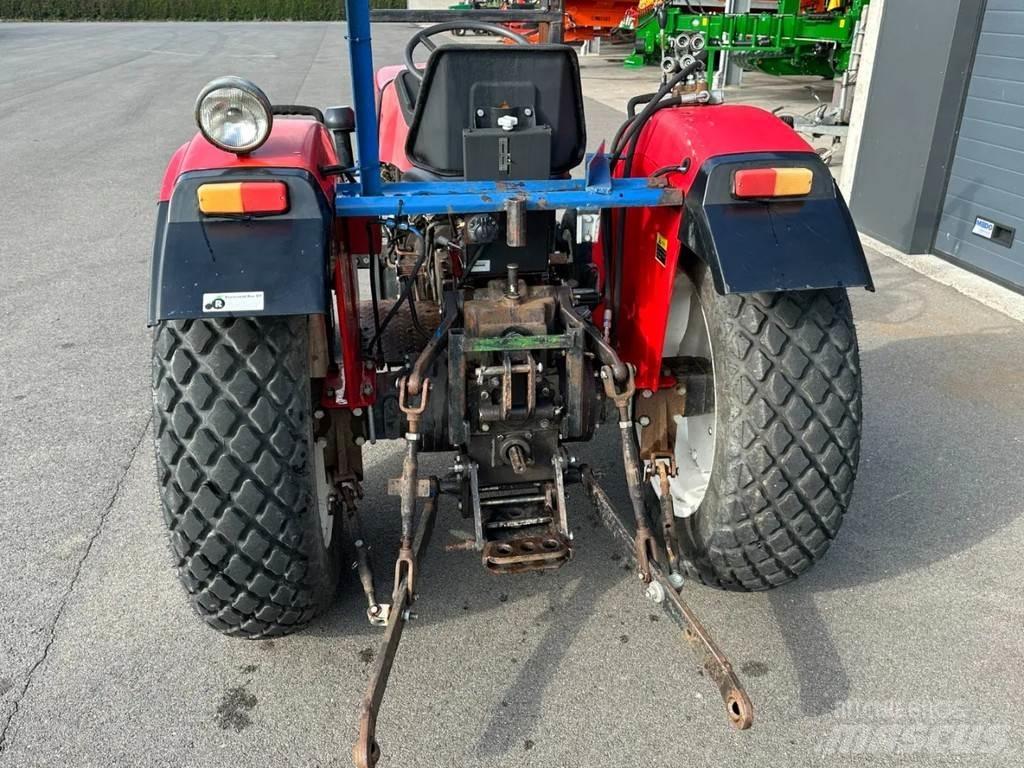 YTO 400 2-wd Tracteur