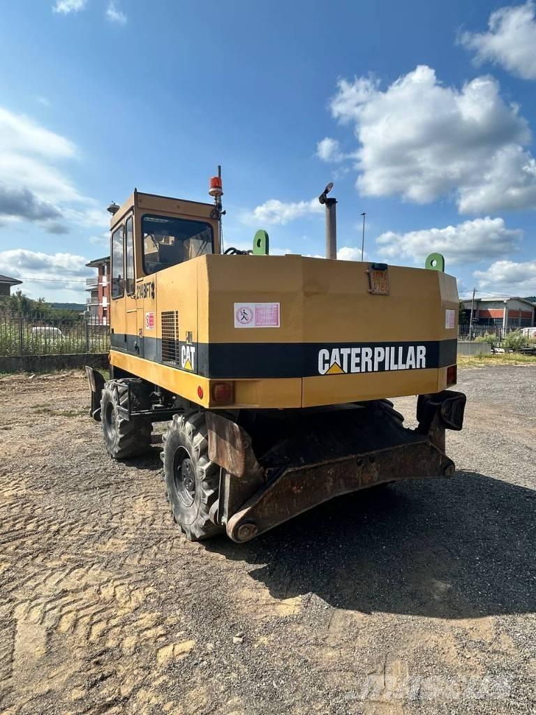 CAT 214 Pelle sur pneus