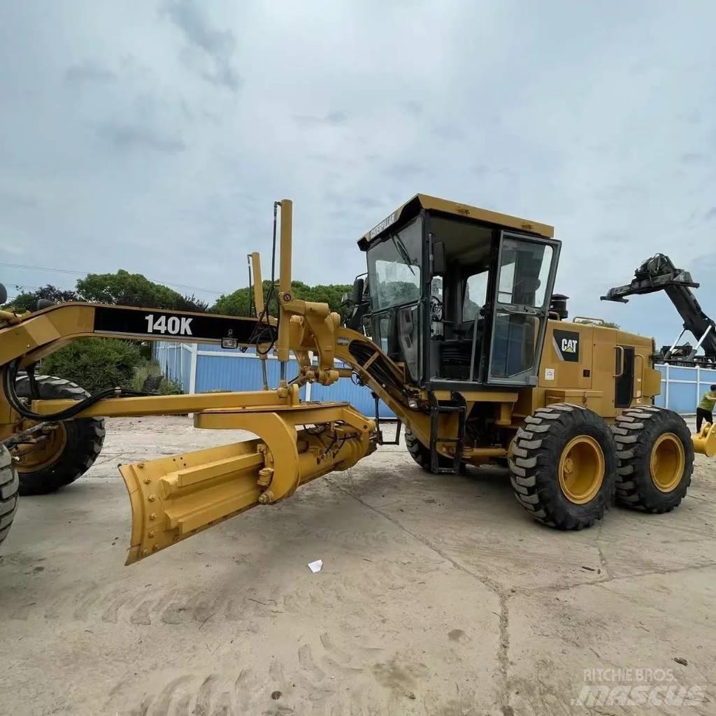 CAT 140K Niveleuse