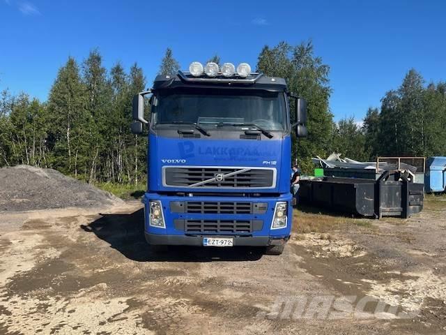 Volvo FH12 Camion plateau ridelle avec grue