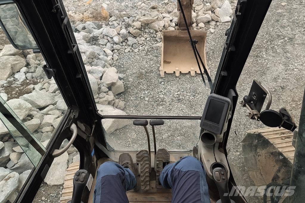 CAT 328 D Pelle sur chenilles