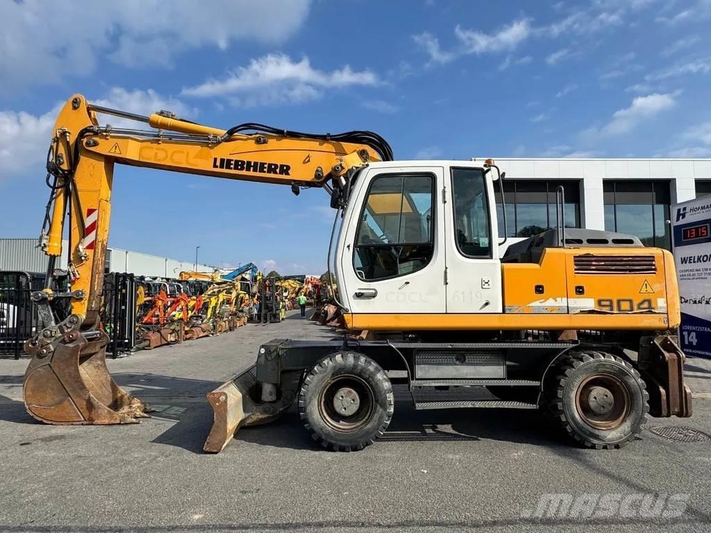 Liebherr A904C Pelle sur pneus