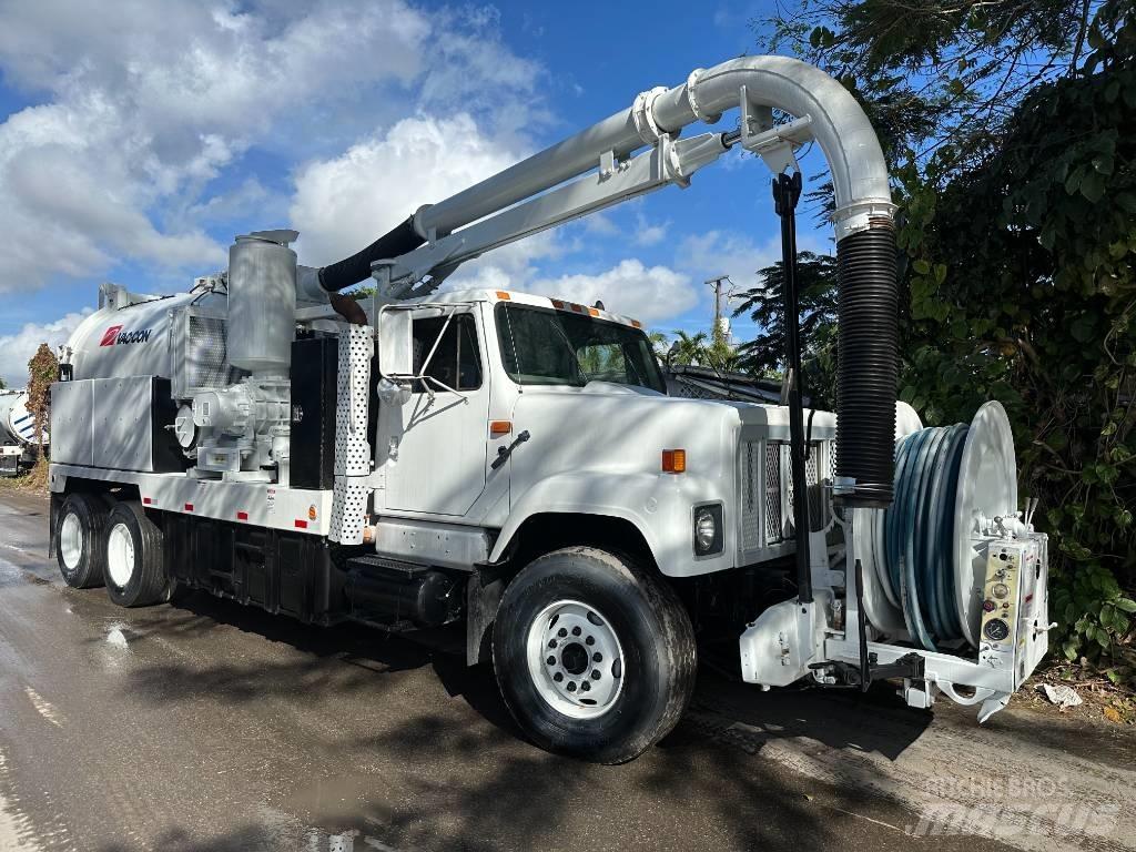 International F 2554 Camion aspirateur, Hydrocureur