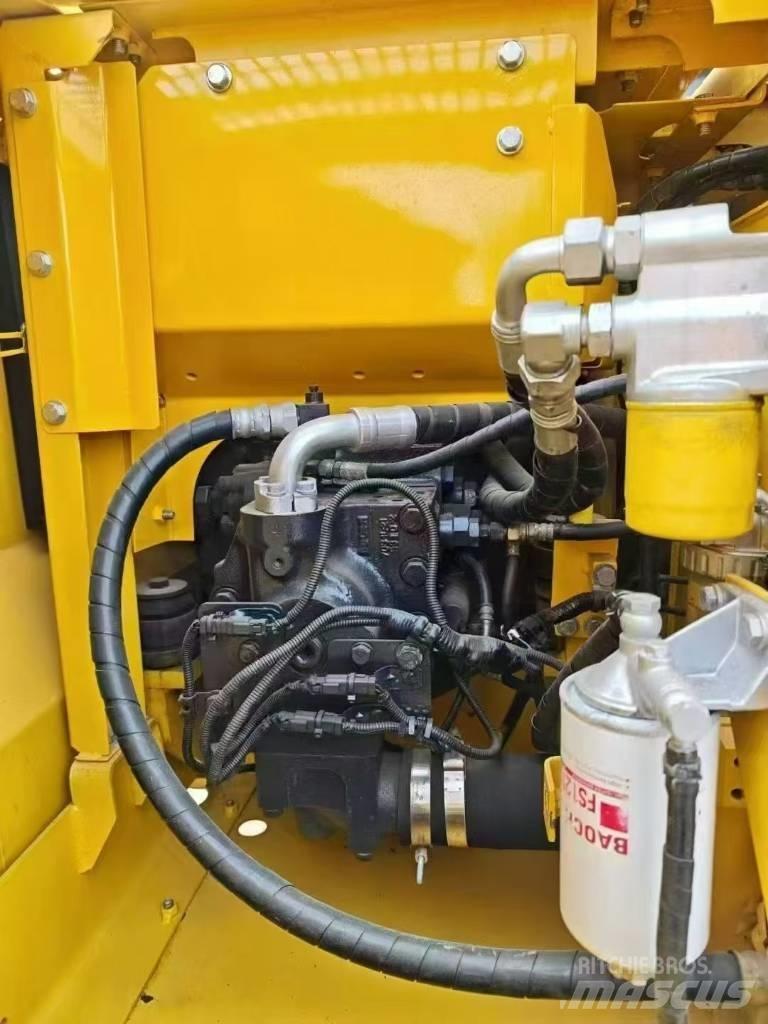 Komatsu 130LC-7 Pelle sur chenilles