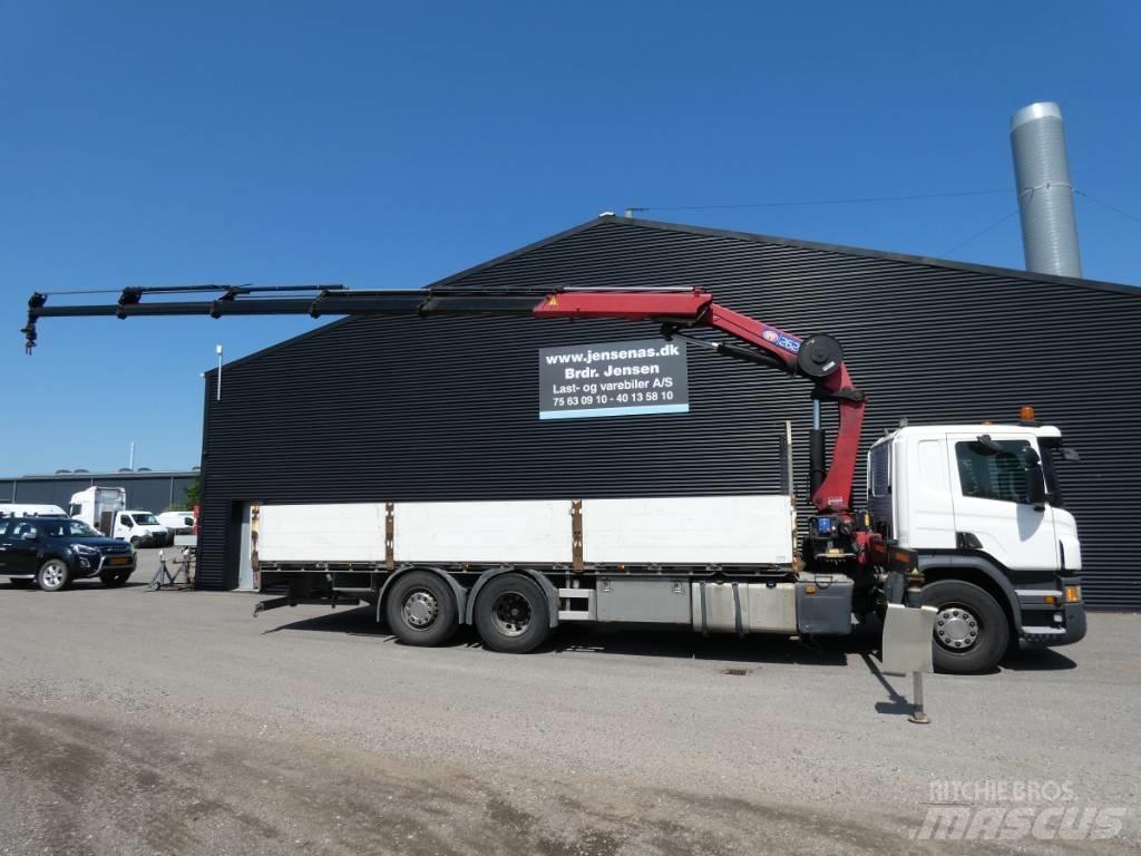 Scania P 450 Camion plateau ridelle avec grue