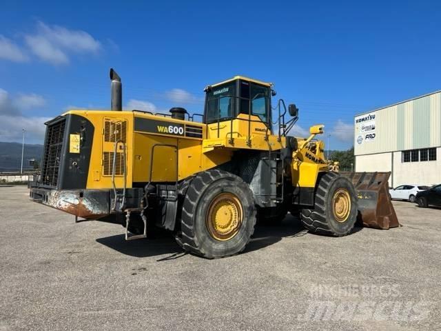 Komatsu WA 600-6 Chargeuse sur pneus