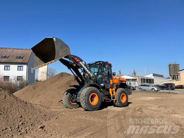 Doosan DL280 Chargeuse sur pneus