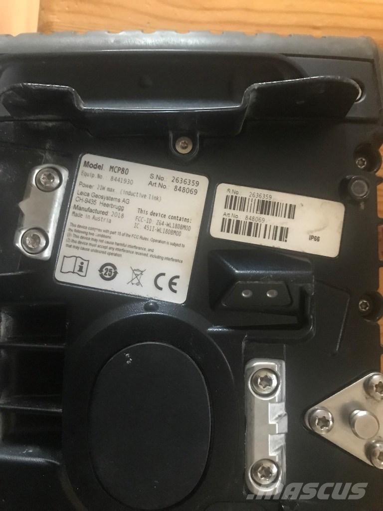 Hitachi ZX 135 US-7 Pelle sur chenilles