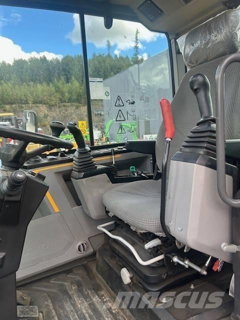 Volvo EW 60 E Pelle sur pneus