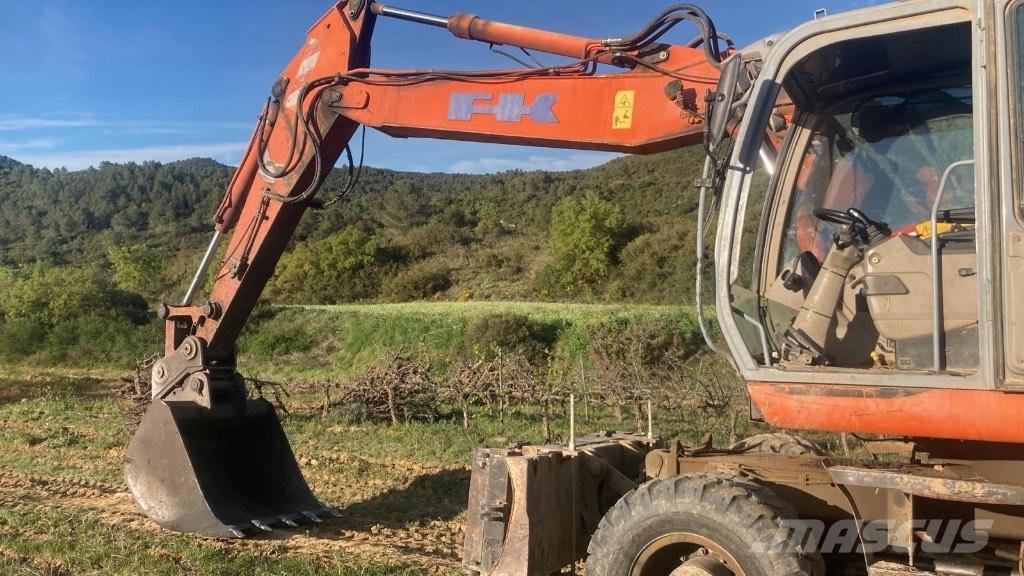 Fiat-Kobelco E 175 W Pelle sur pneus