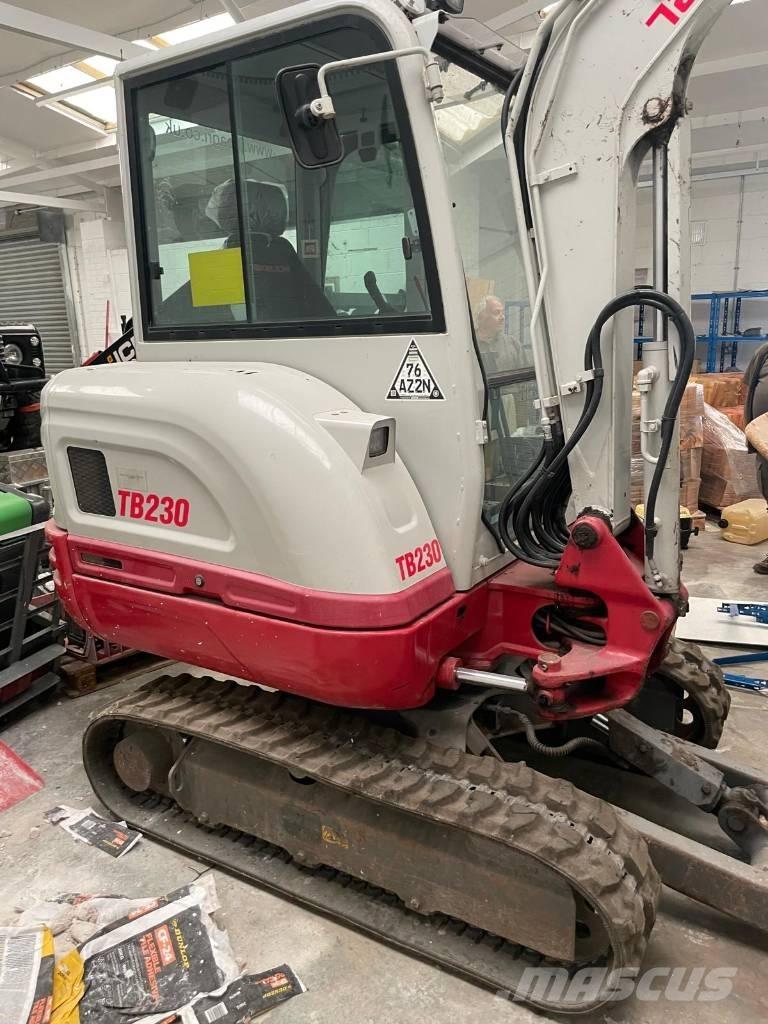 Takeuchi TB 230 Mini pelle < 7t