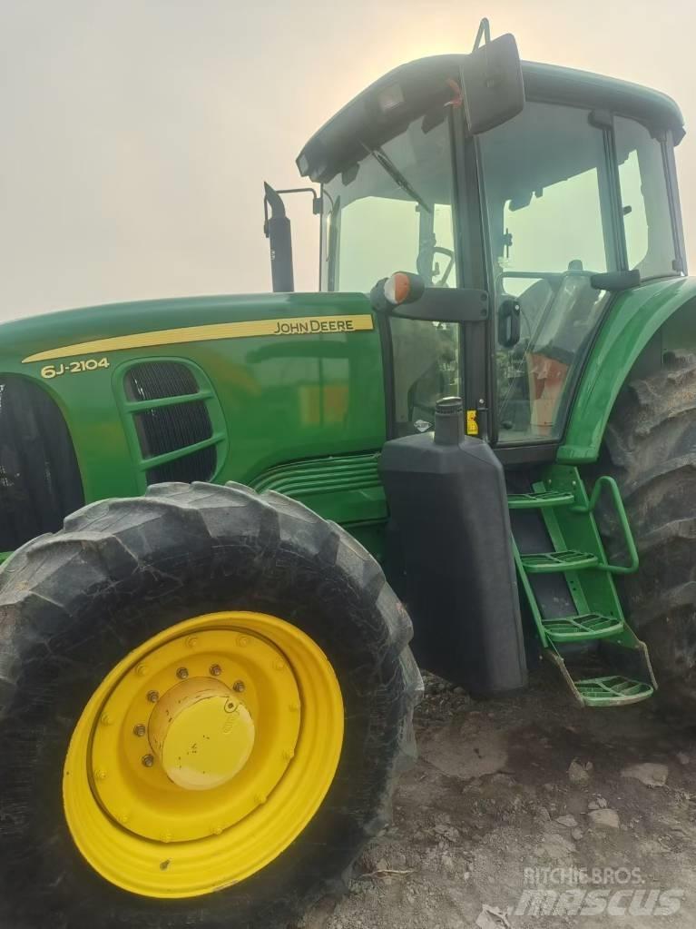 John Deere 6J-2104 Tracteur