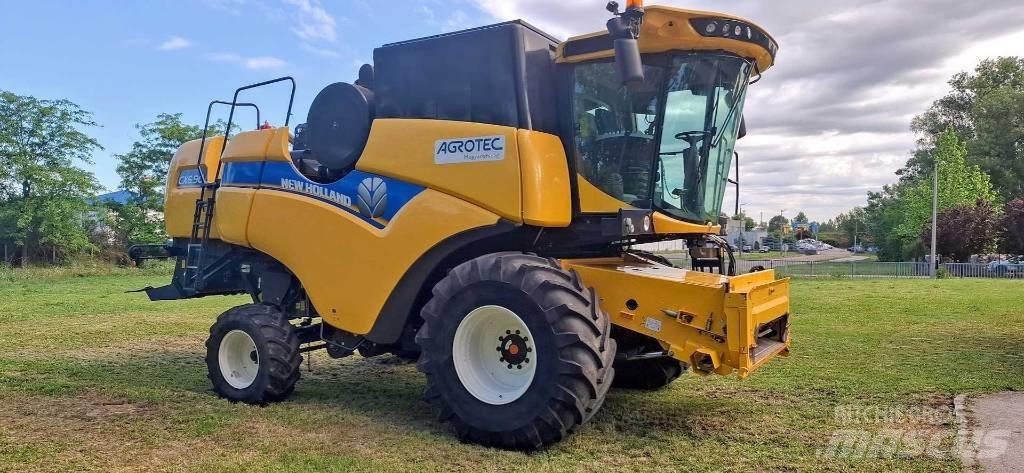 New Holland CX6.90 Moissonneuse batteuse