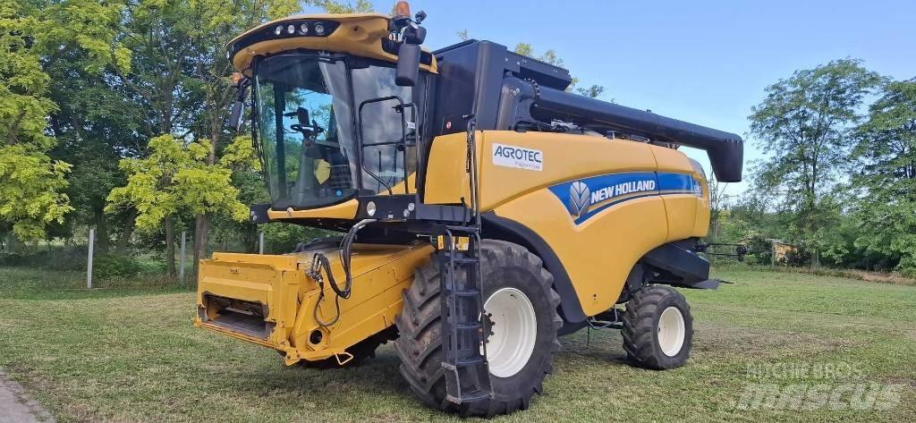 New Holland CX6.90 Moissonneuse batteuse