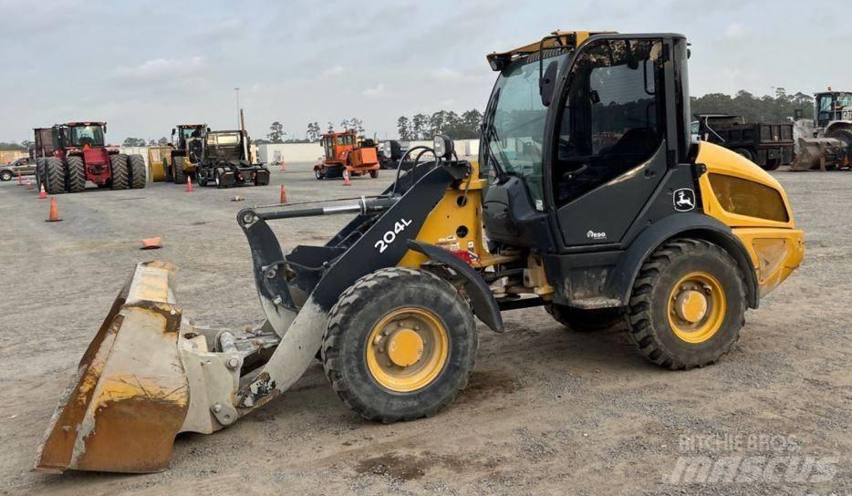 John Deere 204L Chargeuse sur pneus