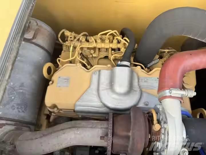 CAT CAT323GX Pelle sur chenilles