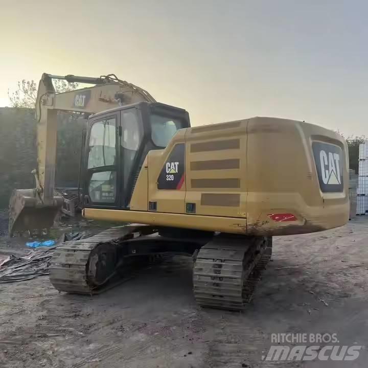 CAT CAT323GX Pelle sur chenilles
