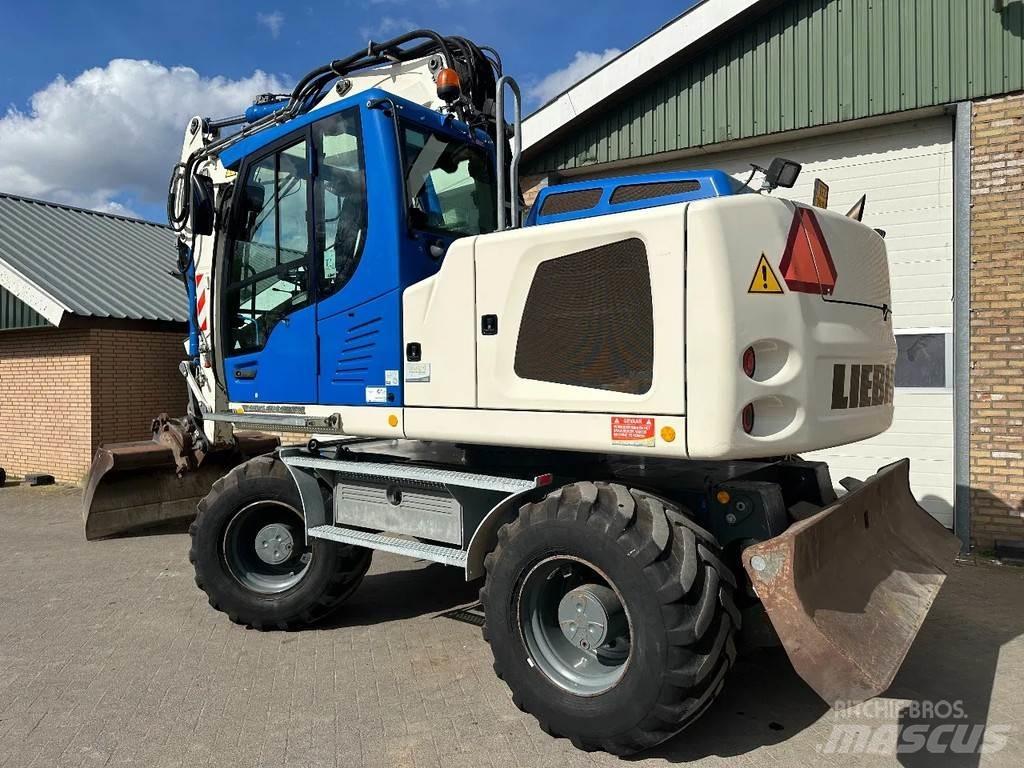 Liebherr A914 Pelle sur pneus