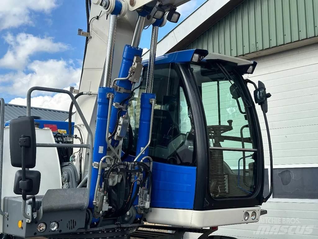 Liebherr A914 Pelle sur pneus