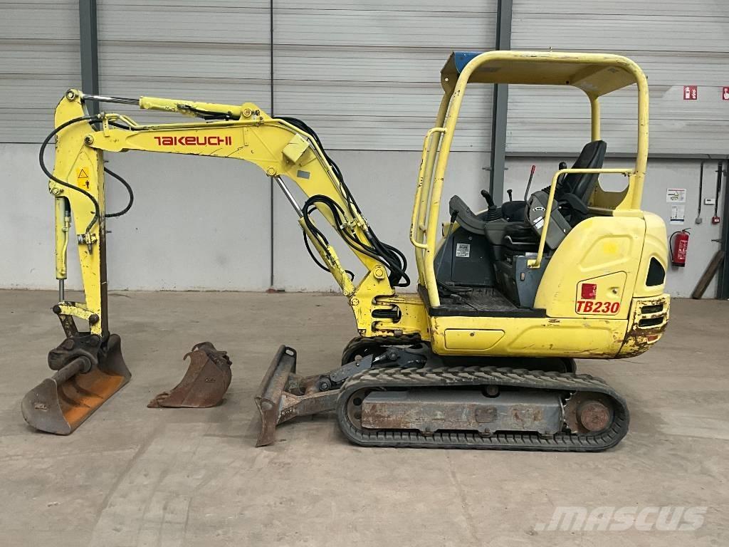 Takeuchi TB 230 Mini pelle < 7t