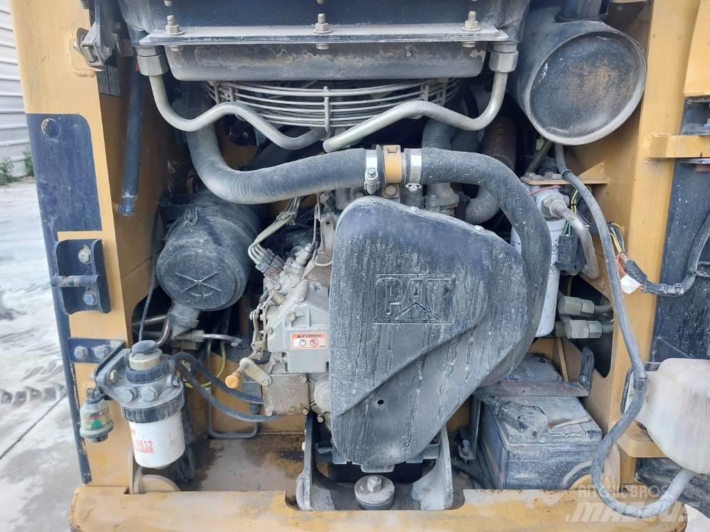 CAT 216 Chargeuse compacte